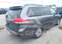 2011 Toyota SIENNA фото