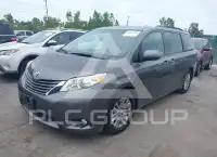 2011 Toyota SIENNA фото