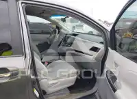 2011 Toyota SIENNA фото