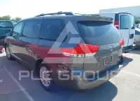 2011 Toyota SIENNA photo