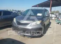 2011 Toyota SIENNA фото