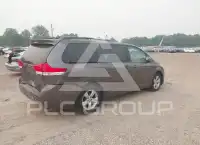 2011 Toyota SIENNA фото