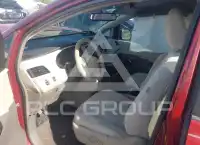 2011 Toyota SIENNA photo