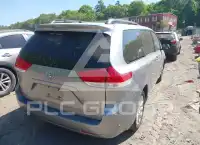2011 Toyota SIENNA photo