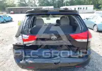 2011 Toyota SIENNA photo