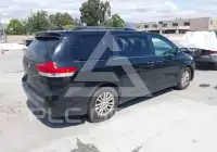 2011 Toyota SIENNA фото