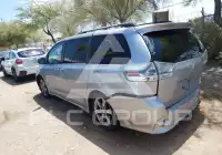 2011 Toyota SIENNA photo