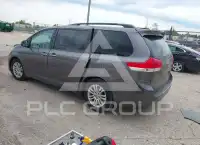 2011 Toyota SIENNA фото