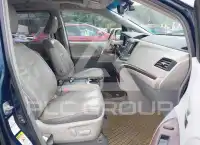 2011 Toyota SIENNA photo