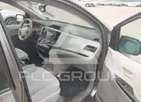 2011 Toyota SIENNA фото