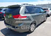 2011 Toyota SIENNA фото