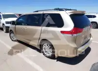 2011 Toyota SIENNA фото