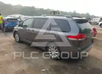 2011 Toyota SIENNA фото