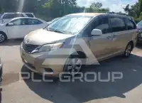 2011 Toyota SIENNA фото