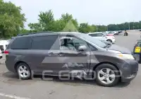 2011 Toyota SIENNA фото