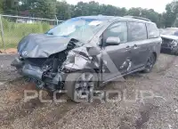 2011 Toyota SIENNA фото