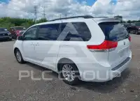 2011 Toyota SIENNA фото