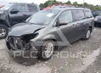 2011 Toyota SIENNA photo