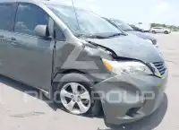 2011 Toyota SIENNA фото
