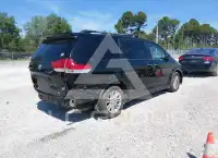 2011 Toyota SIENNA photo