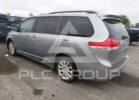 2011 Toyota SIENNA фото