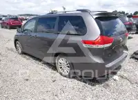 2011 Toyota SIENNA photo