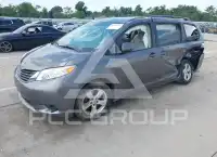 2011 Toyota SIENNA фото