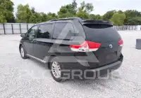 2011 Toyota SIENNA photo