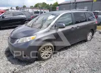 2011 Toyota SIENNA photo