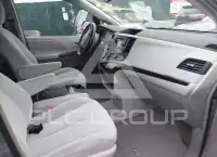2011 Toyota SIENNA фото