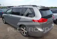 2011 Toyota SIENNA photo