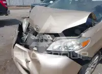 2011 Toyota SIENNA фото