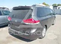 2011 Toyota SIENNA фото