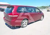 2011 Toyota SIENNA photo