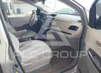 2011 Toyota SIENNA фото