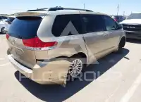 2011 Toyota SIENNA фото