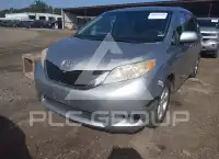 2011 Toyota SIENNA фото