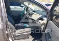 2011 Toyota SIENNA фото