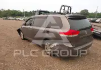 2011 Toyota SIENNA photo