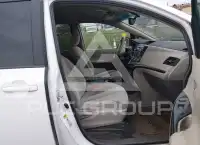 2011 Toyota SIENNA фото