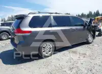 2011 Toyota SIENNA photo