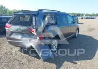 2011 Toyota SIENNA photo