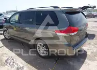 2011 Toyota SIENNA фото