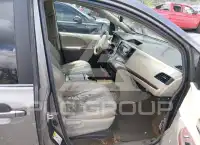 2011 Toyota SIENNA photo