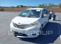 2011 Toyota SIENNA фото