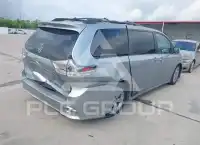 2011 Toyota SIENNA photo
