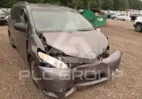 2011 Toyota SIENNA photo