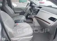 2011 Toyota SIENNA фото