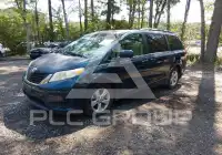 2011 Toyota SIENNA photo