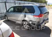 2011 Toyota SIENNA фото